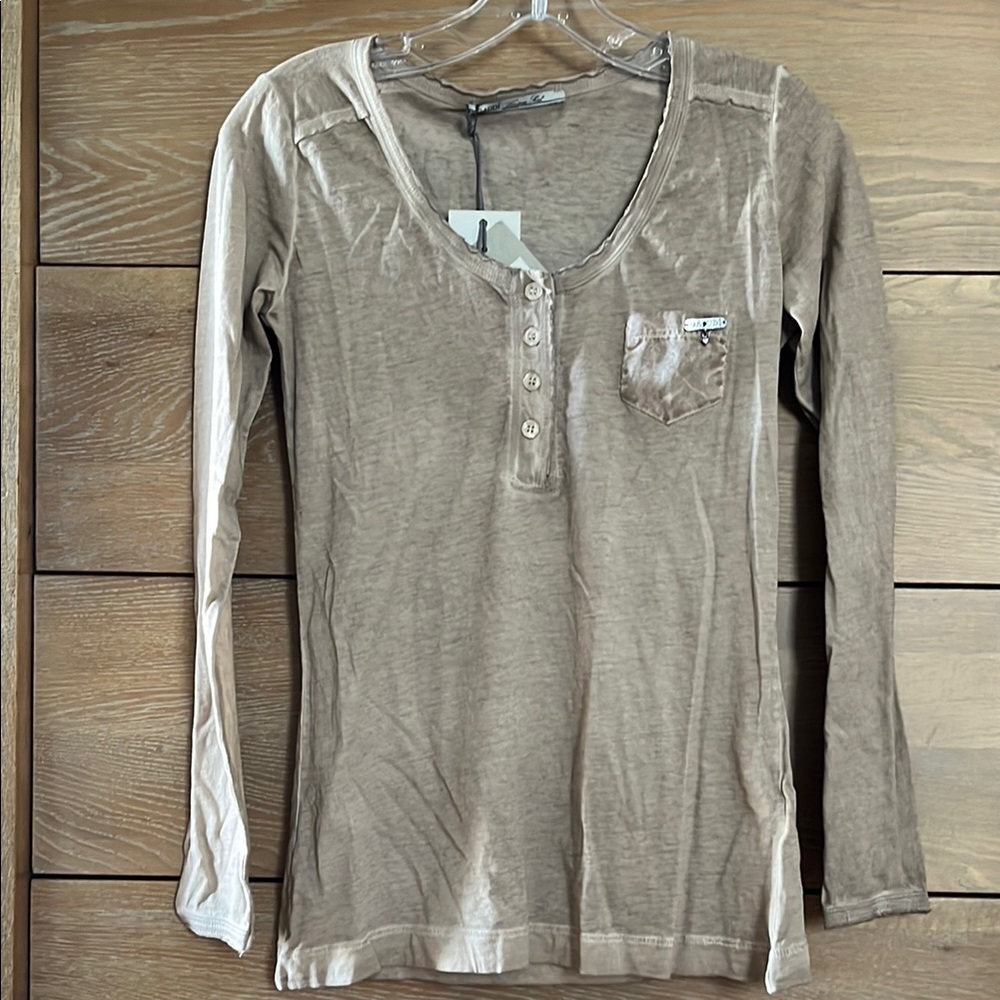 NWT GAUDÍ Women's Tan Long Sleeve Top